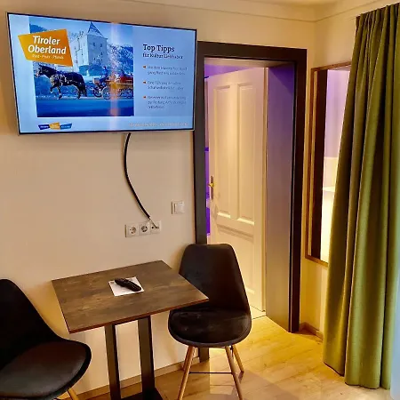 Small And Cozy Rieder Stubn On - Site Restaurant And Pinseria Ried im Oberinntal