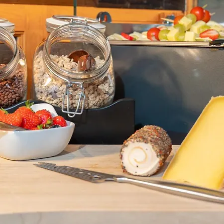 Small And Cozy Rieder Stubn On - Site Restaurant And Pinseria Hotel Ried im Oberinntal
