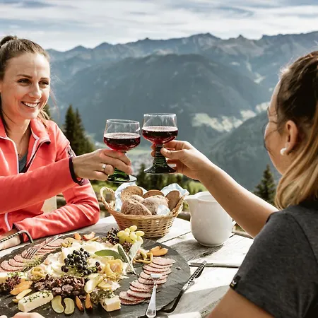 Small And Cozy Rieder Stubn On - Site Restaurant And Pinseria 3*